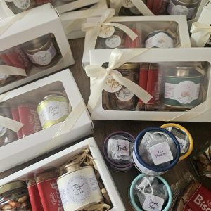 Nuts & Floral Tea gift box